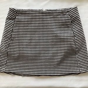 Urban Outfitters Black and White Gingham Stretch Mini Skirt Size Medium